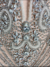  A glamorous silver sequin dress with all-over shimmering sequins and a figure-flattering silhouette, perfect for formal events and parties