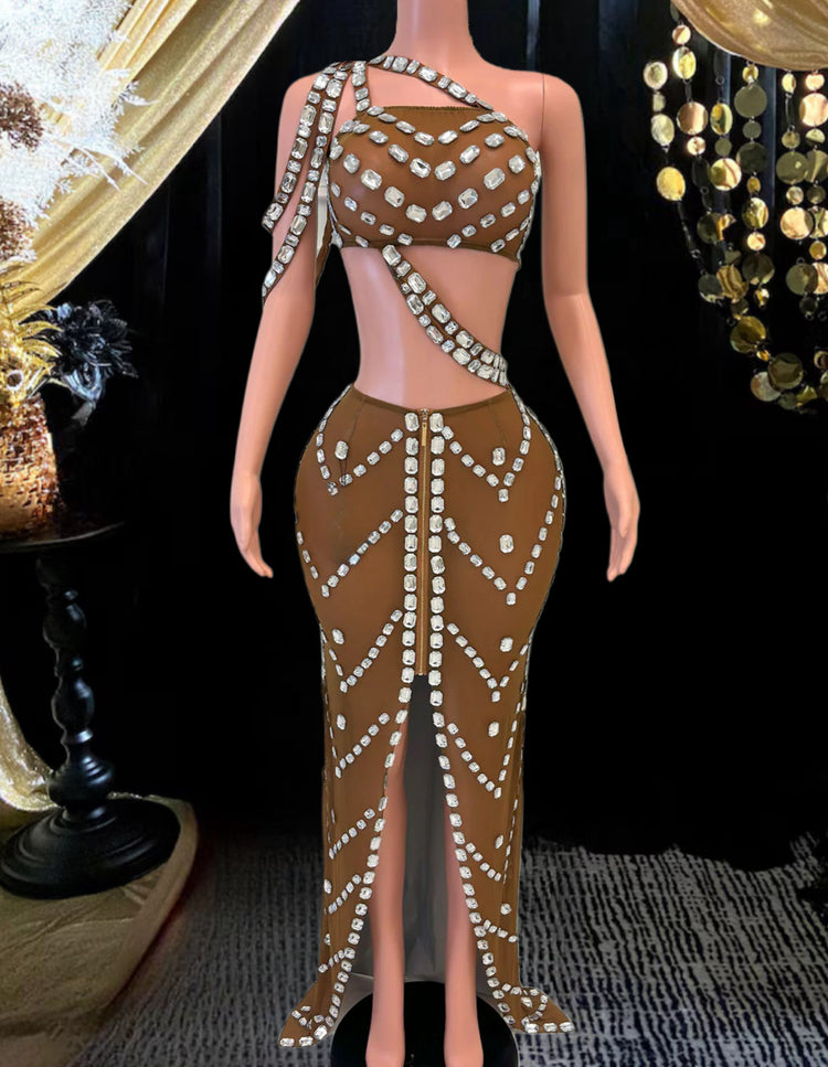 A chic brown two-piece Mira set, featuring a stylish and comfortable design for everyday elegance.