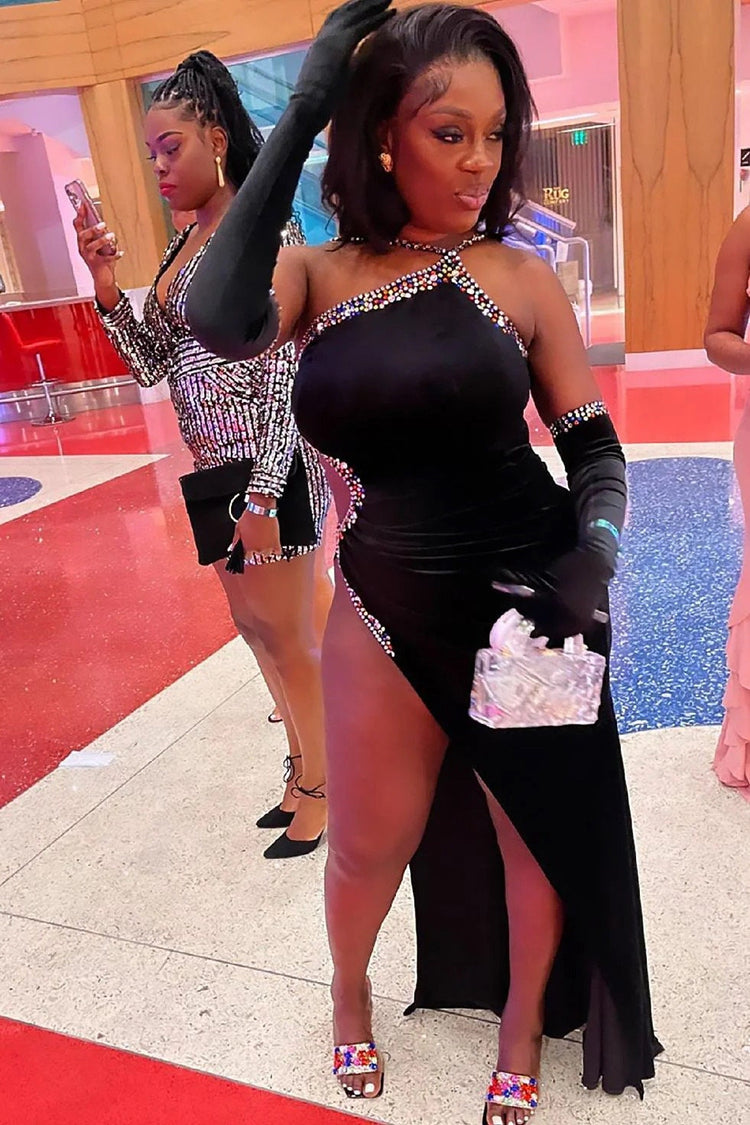 A luxurious evening gown with pearls, perfect as a long dress or prom dress for formal occasions.